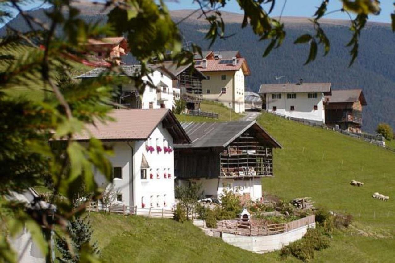 Agriturismo Apartments Tuene Ortisei Ngoại thất bức ảnh