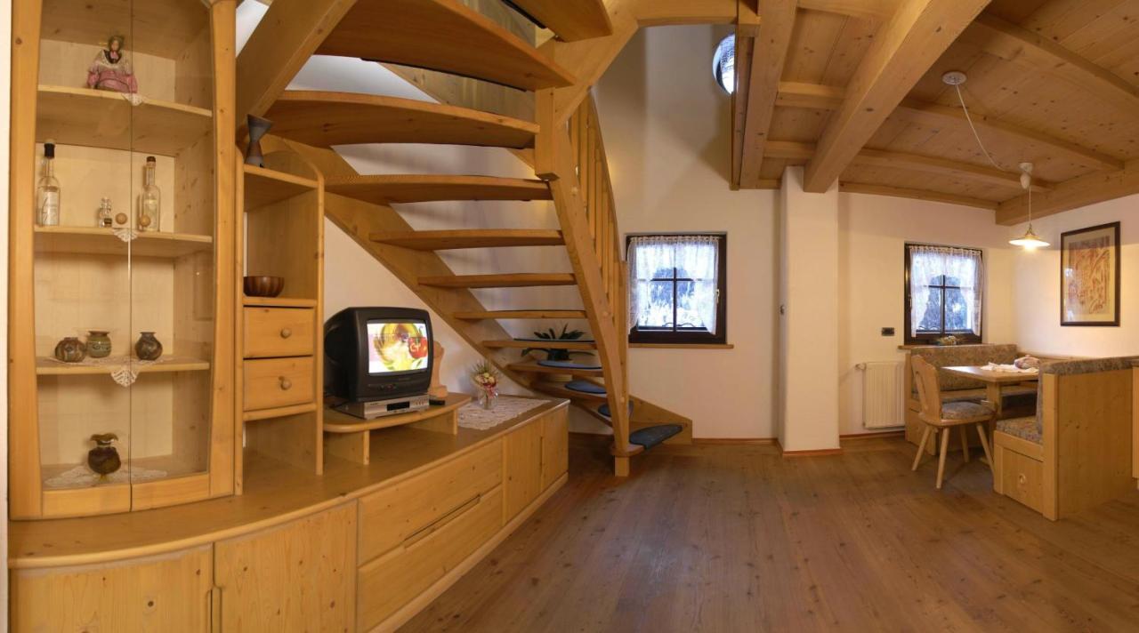 Agriturismo Apartments Tuene Ortisei Ngoại thất bức ảnh