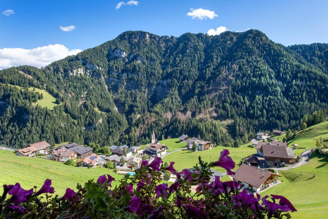 Agriturismo Apartments Tuene Ortisei Ngoại thất bức ảnh