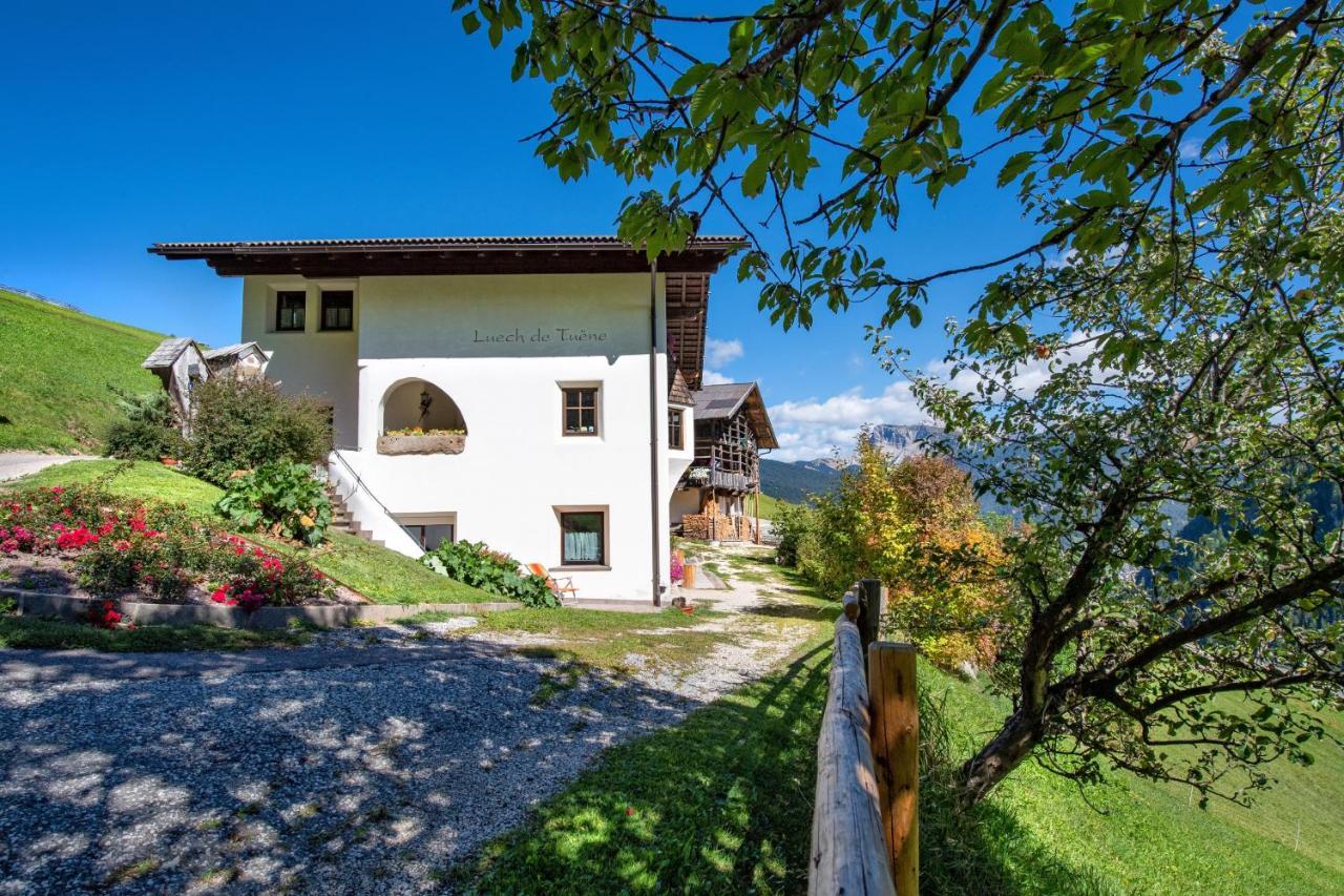 Agriturismo Apartments Tuene Ortisei Ngoại thất bức ảnh