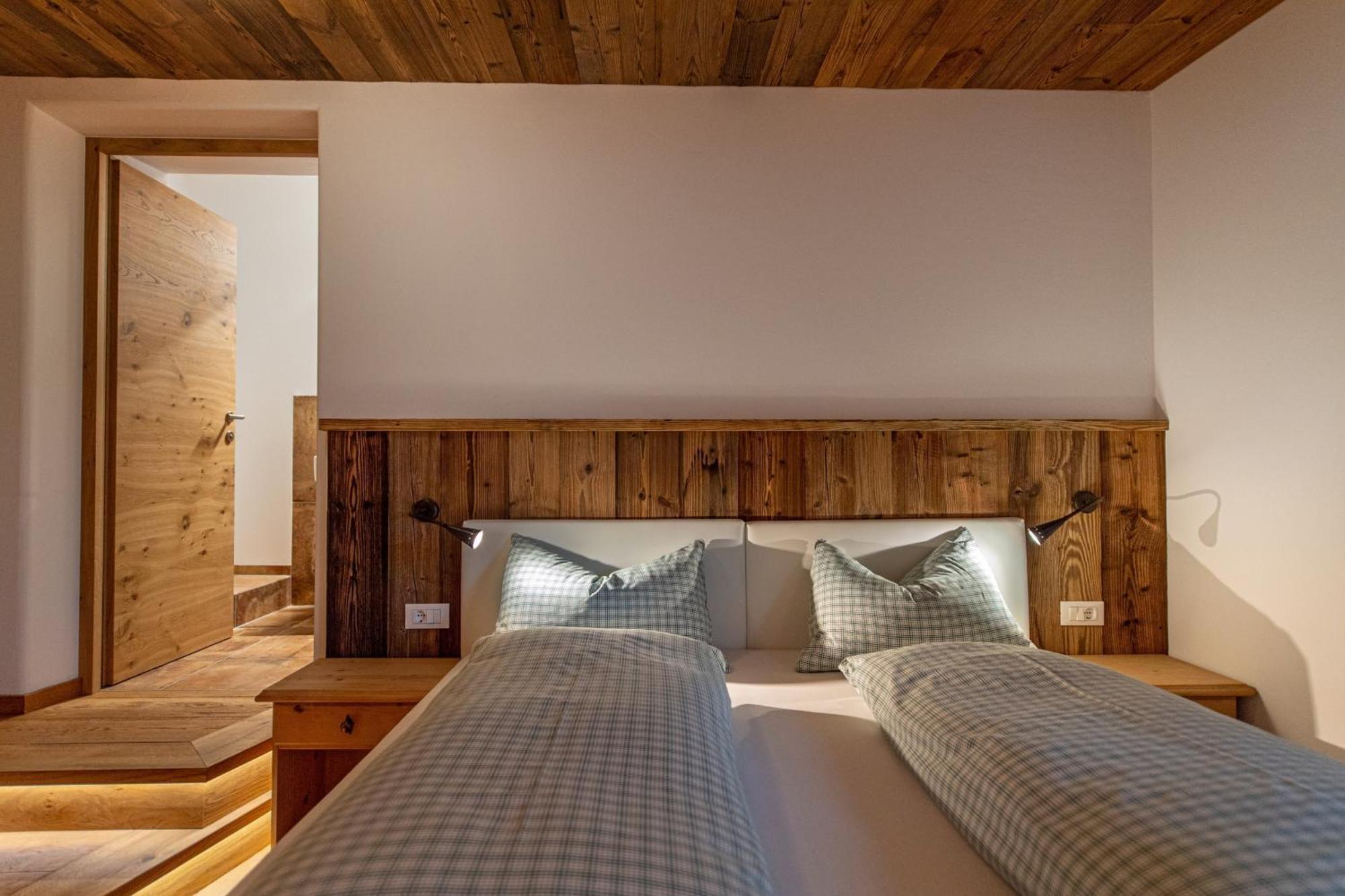 Agriturismo Apartments Tuene Ortisei Ngoại thất bức ảnh