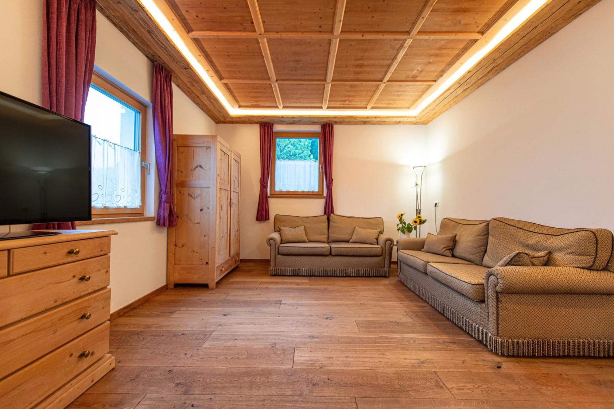 Agriturismo Apartments Tuene Ortisei Ngoại thất bức ảnh