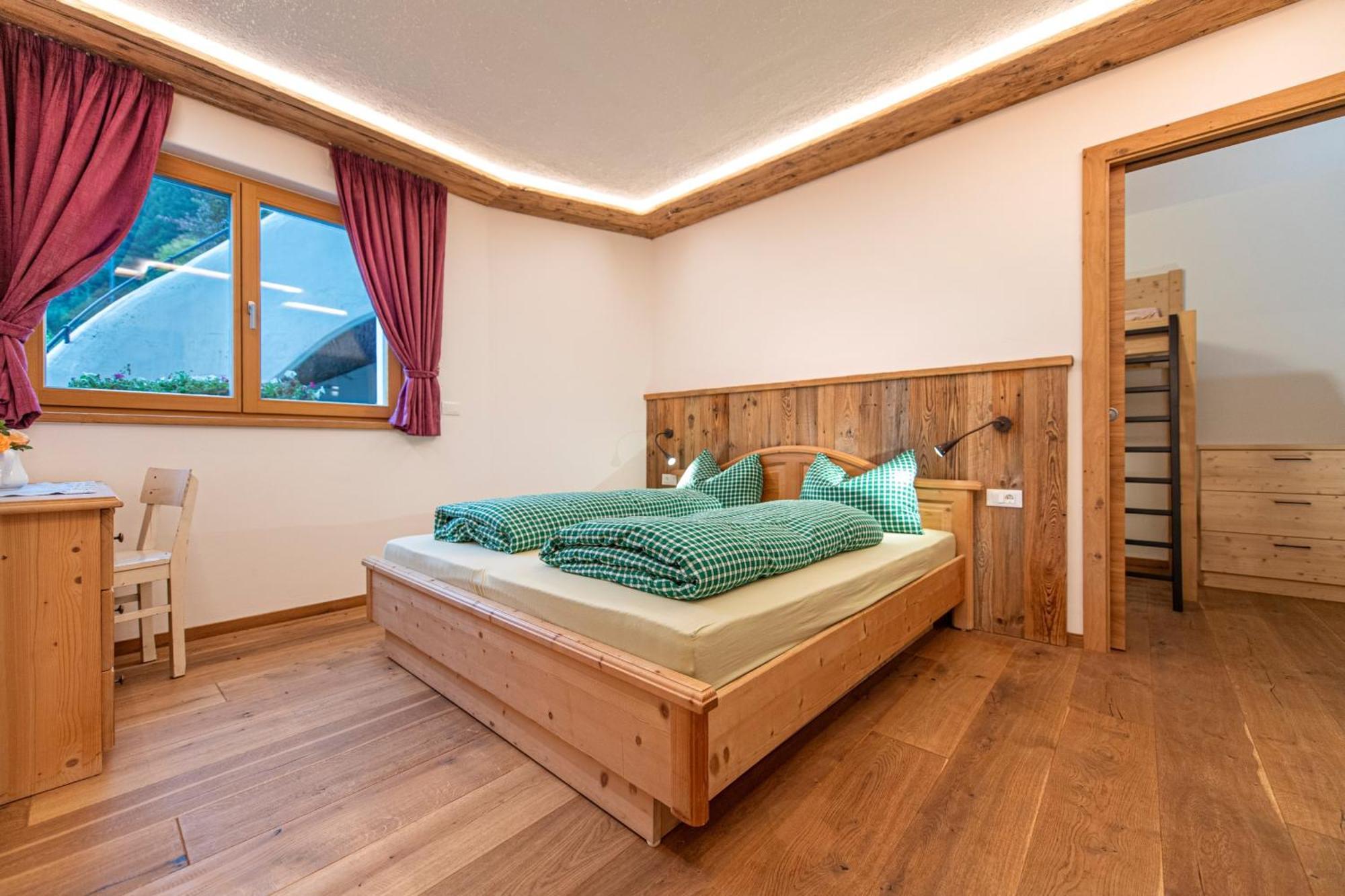 Agriturismo Apartments Tuene Ortisei Ngoại thất bức ảnh