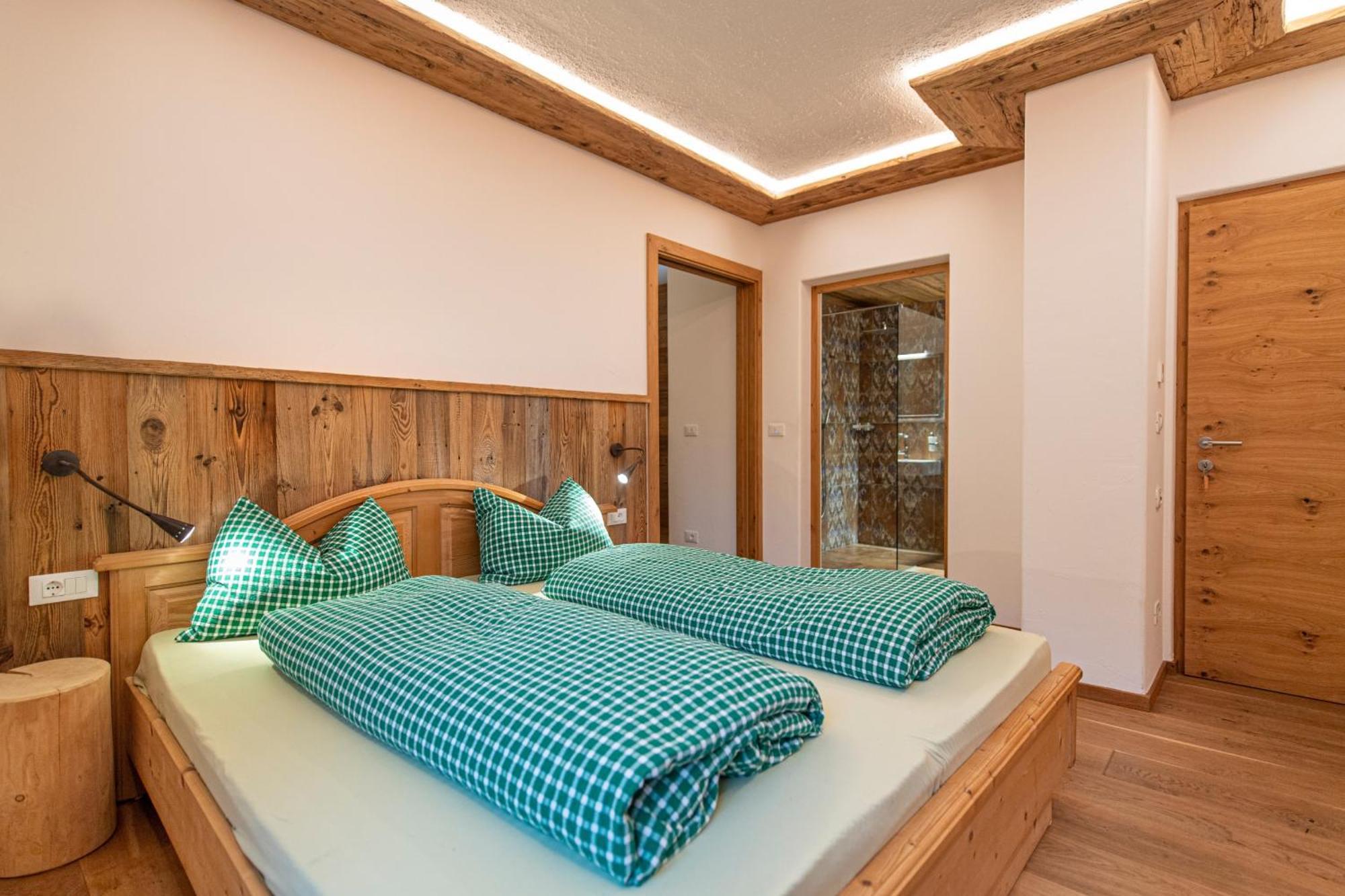 Agriturismo Apartments Tuene Ortisei Ngoại thất bức ảnh