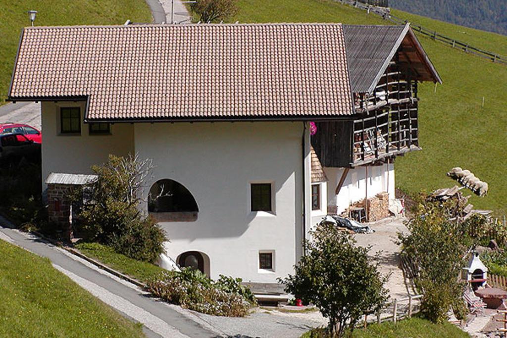 Agriturismo Apartments Tuene Ortisei Ngoại thất bức ảnh